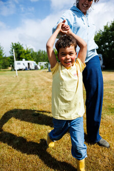 Kindershirt Viva Yellow | Oerol 2025